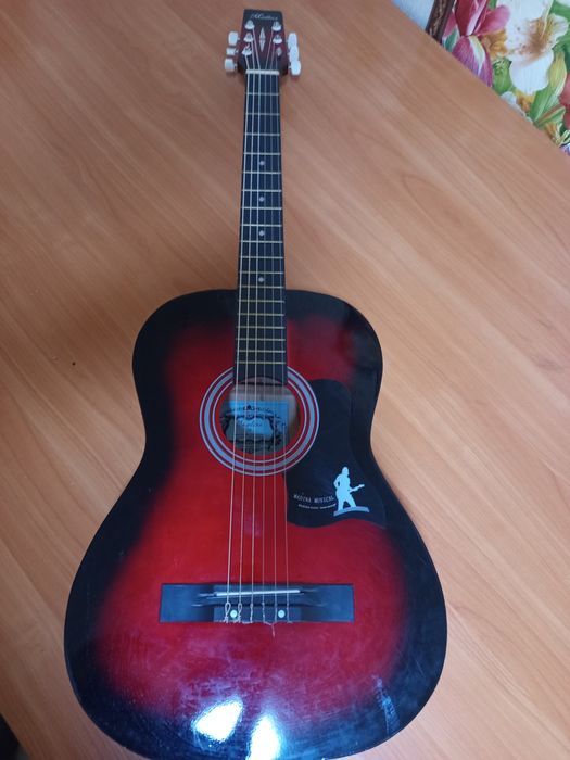 Гитара новая чёткая мощная