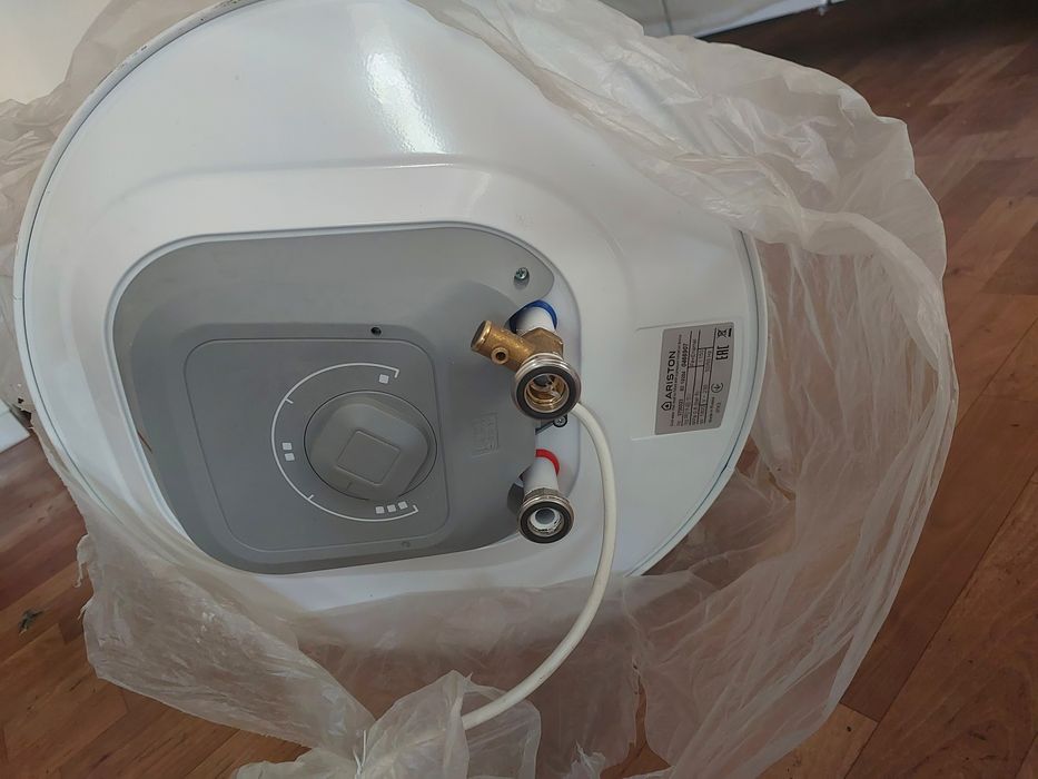 Продам аристон водонагреватель