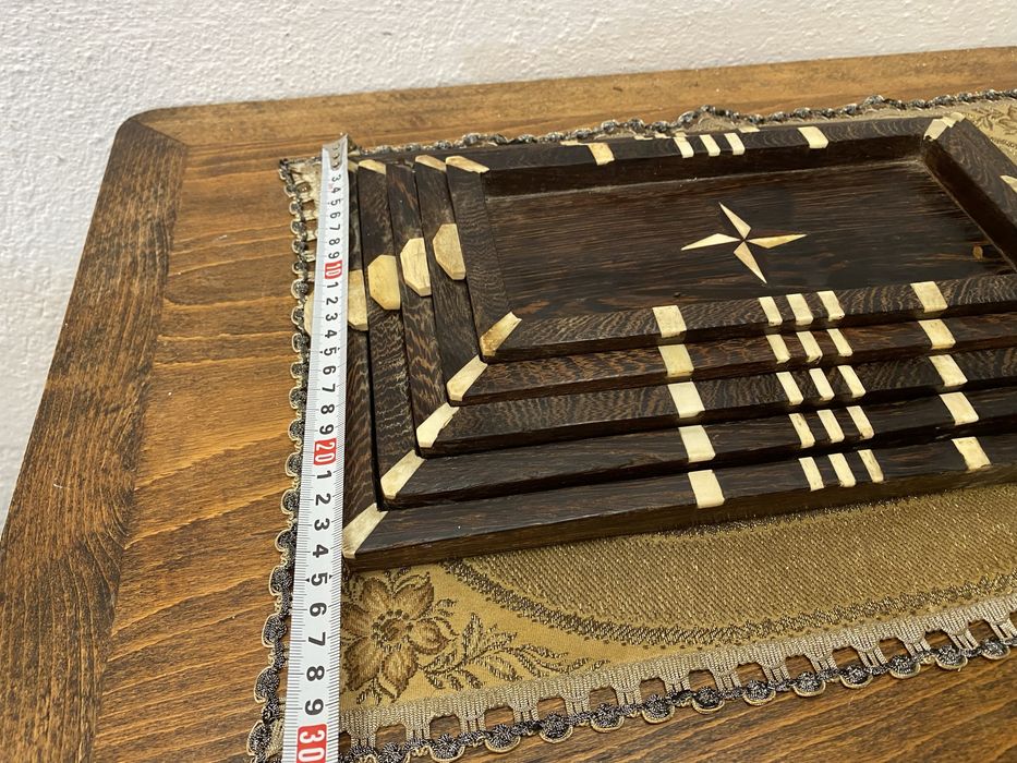 Английски подноси от тик с инкрустация