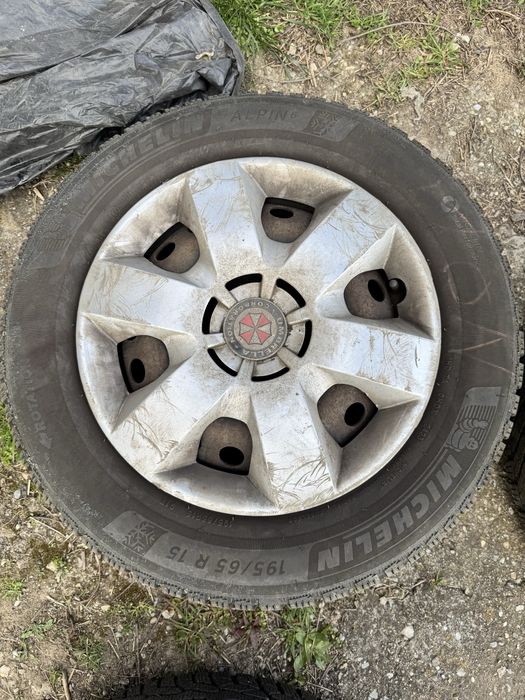 4 roti renault cu caciucuri de iarna