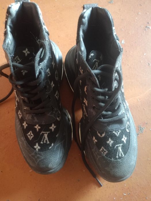 Продам кроссовки