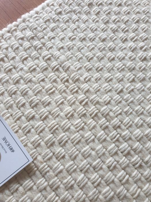 Чисто нов килим H&M, вълна и памук. 140х200см. Бежов цвят