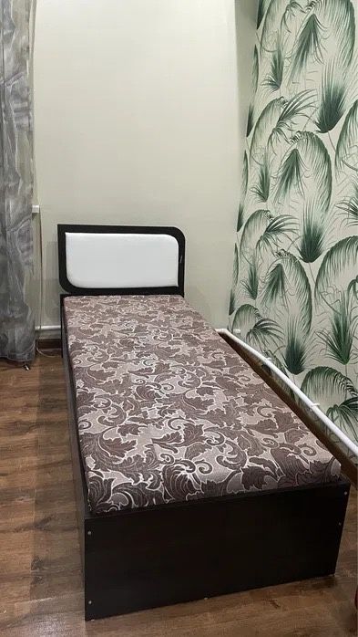 Односпальная кровать,1.80