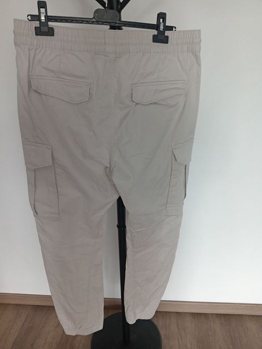 Vând pantaloni cargo pt bărbați