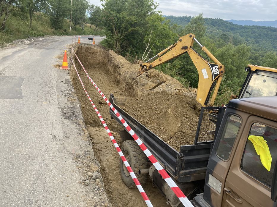 Buldoexcavator / Miniexcavator /camion de inchiriat