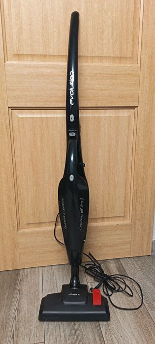 Aspirator vertical, Ariete, Evo 2 in 1, 600 W, Filtru HEPA, Tehnologie