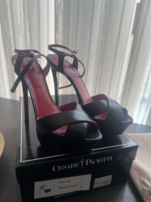 Обивки с висок ток Cesare Pachoti