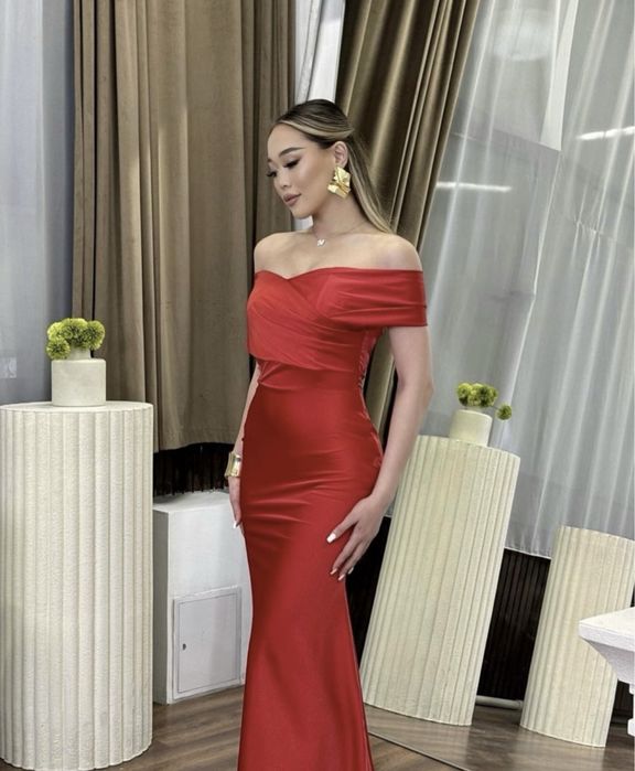 Платье красное корсетное