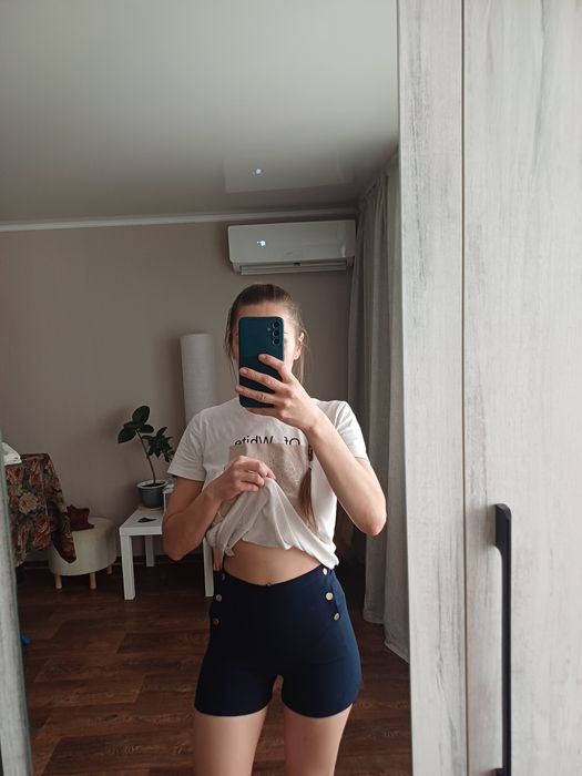 Шорты фирмы Ооdji,новые,размер 42-44