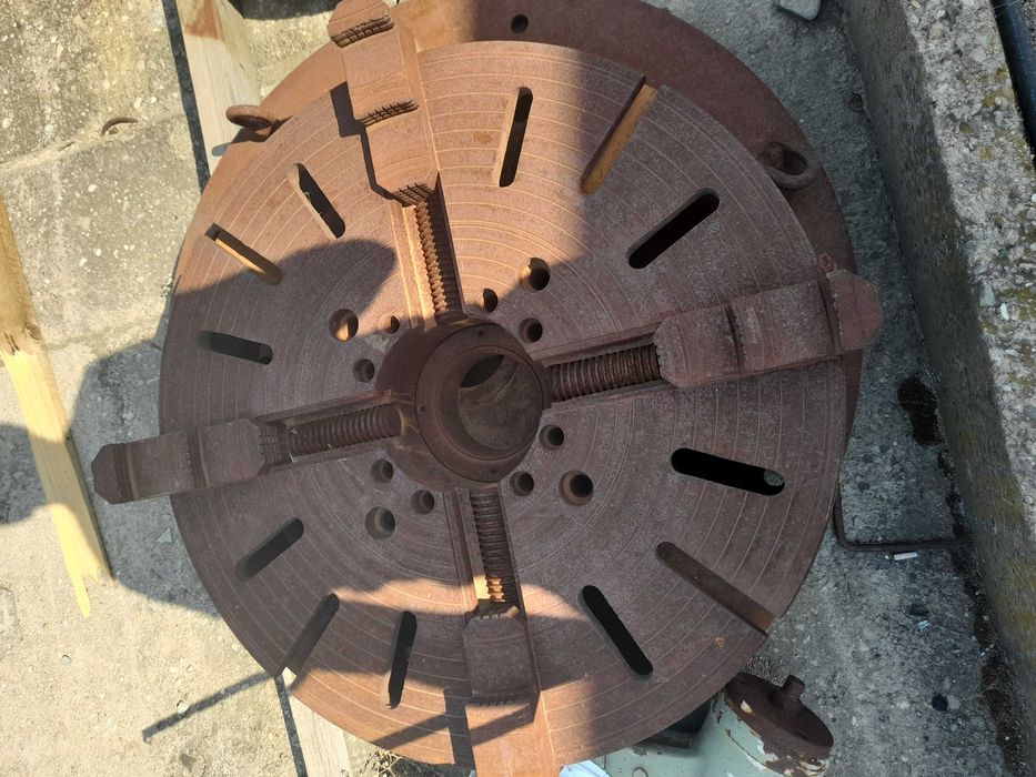 Планшайба ф800 за струг