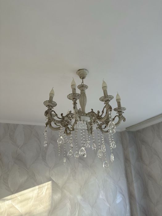 Люстра с 8-ю лампочками