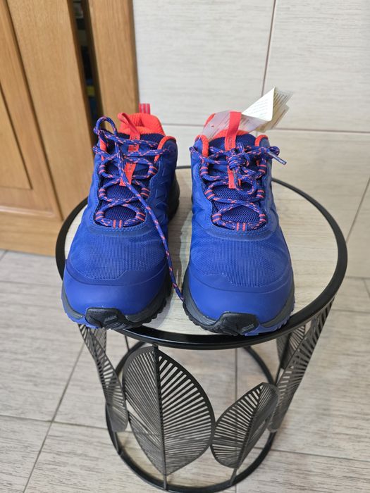 Bocanci munte, drumetie, trekking shoes North Face, marime 38.5