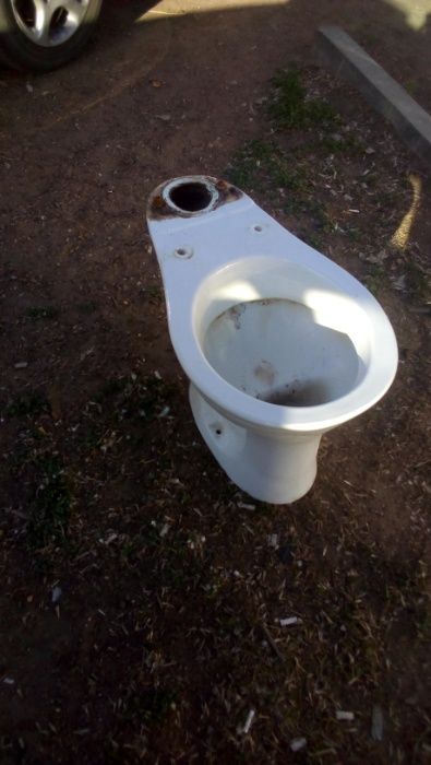 Продам унитаз без бочка ДЛЯ СТРОЙКИ