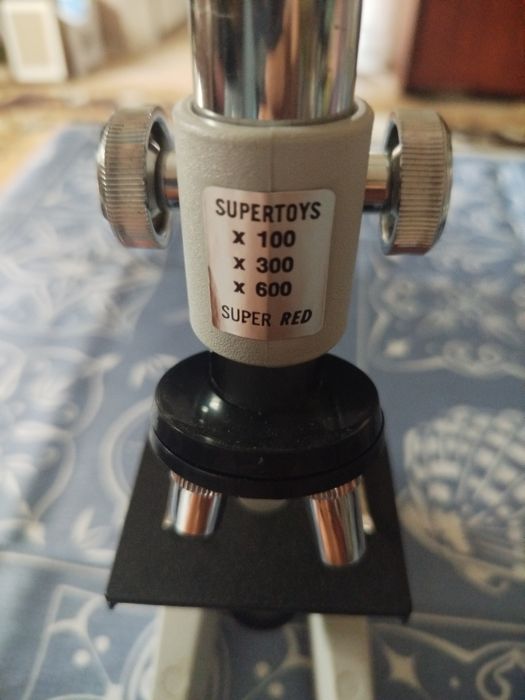 Микроскоп играчка