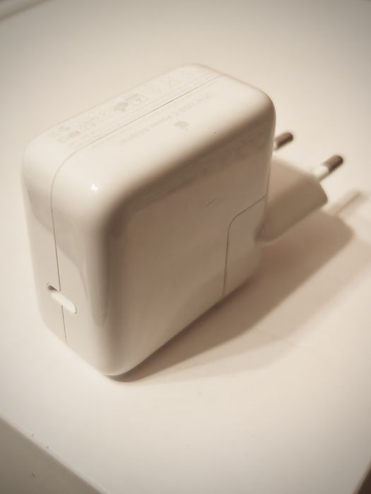 30W USB-C Захранващ Адаптер за Apple  устройства  с  кабел