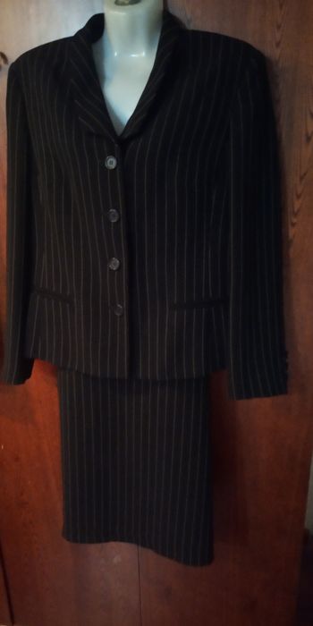 Строгий женский костюм