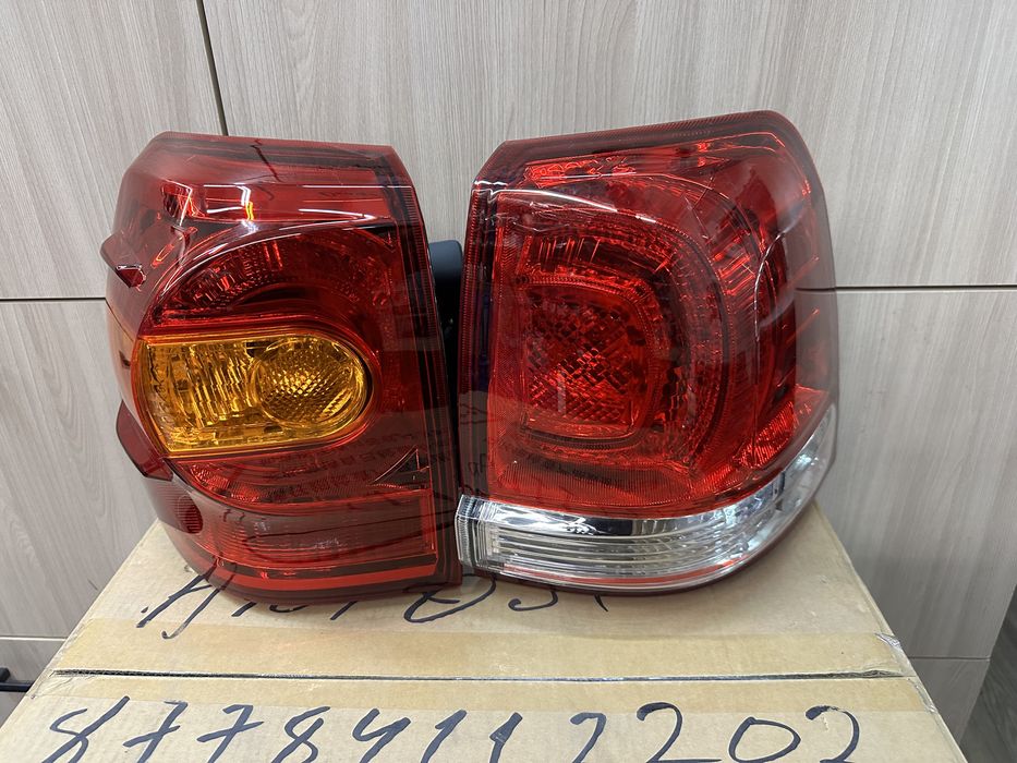 Фонарь Toyota Land Cruiser 200