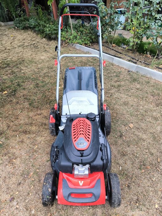 Самоходна моторна косачка Honda