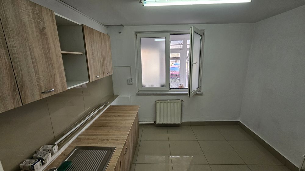Spațiu pentru birouri apartament 3 camere intrare din stradă