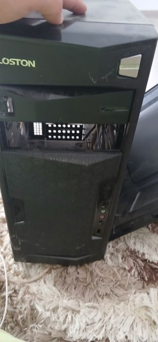 Vand pc si 2 monitoare