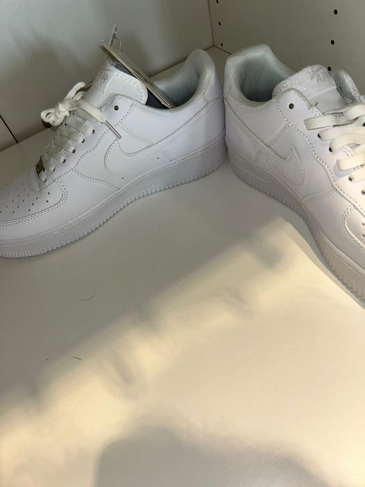 Air Force 1's marime 44