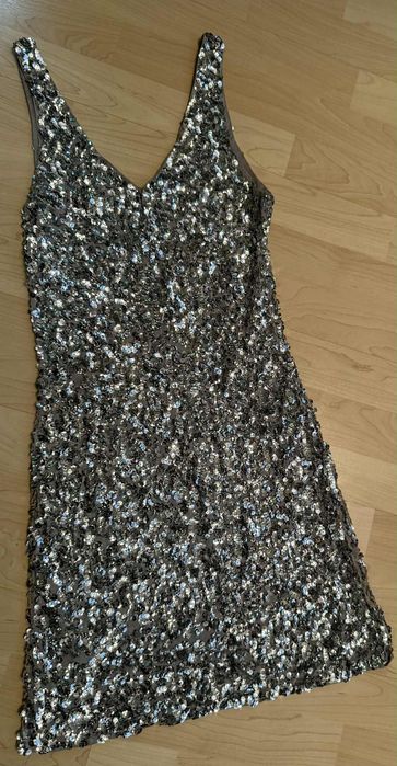 Блестящи и пайетени рокли