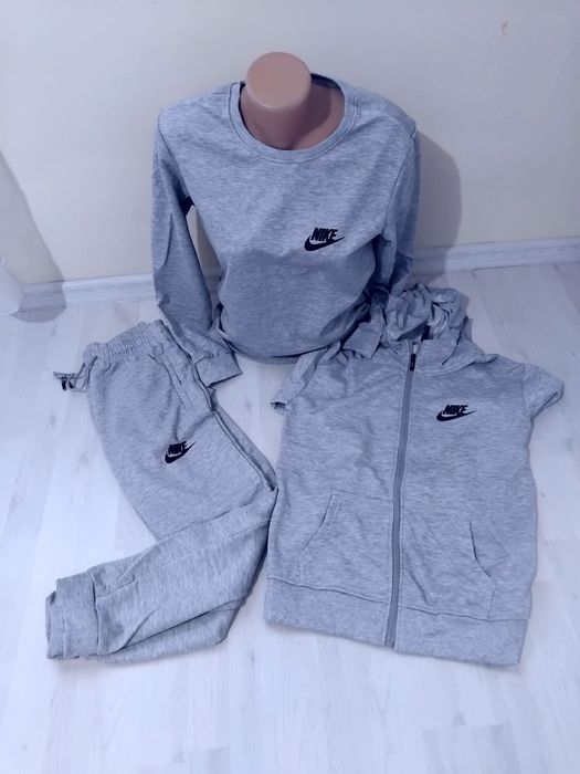 Treninguri Adidas și Nike din 3 piese pentru fete.