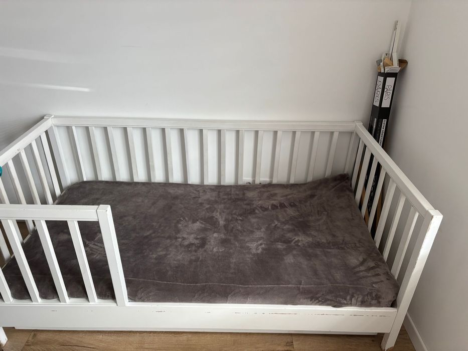 Vand 2 paturi pentru copii