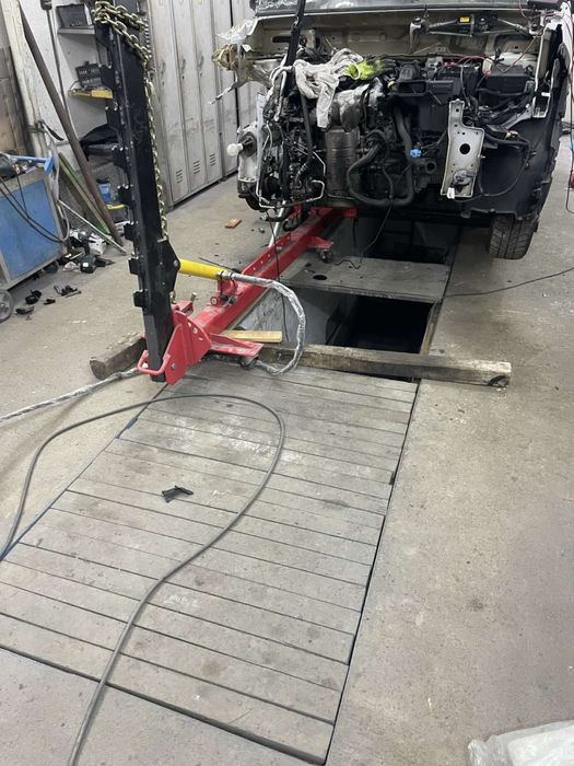 Стенд за разпъване на автомобили