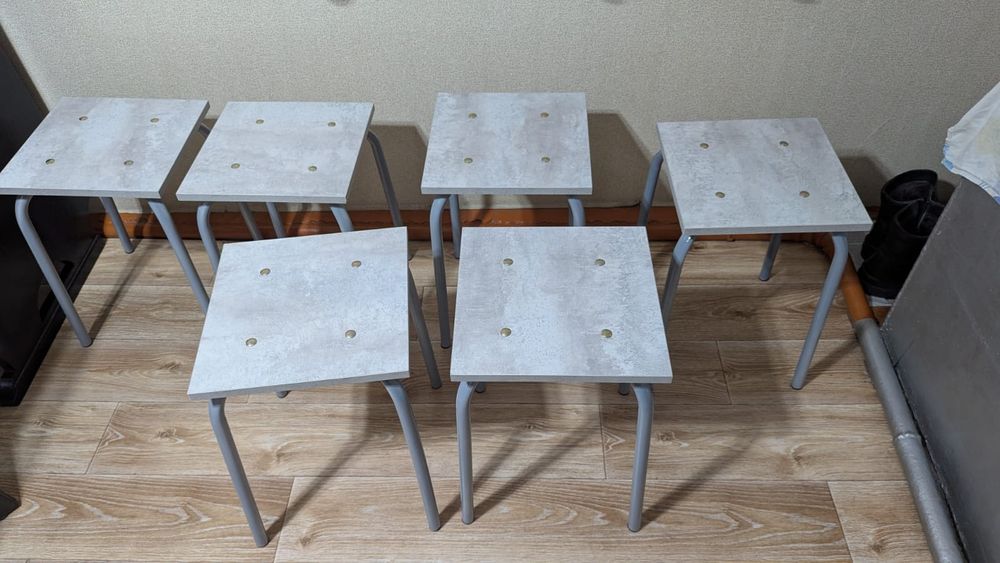 Продаю  табуреты