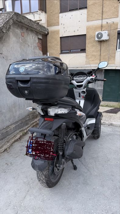 Scuter Piaggio MP3 , 300 ie , L5e se conduce cu B -ul .