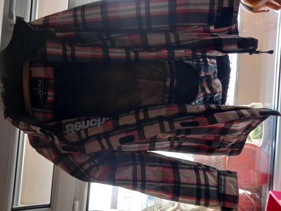 Geacă munte foarte frumoasă, originală BENCH , purrată puțin