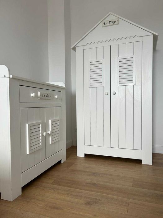 Mobilă completă cameră copii/bebe lemn alb + canapea Mobexpert + masuta de activitati cu 2 scaune IKEA