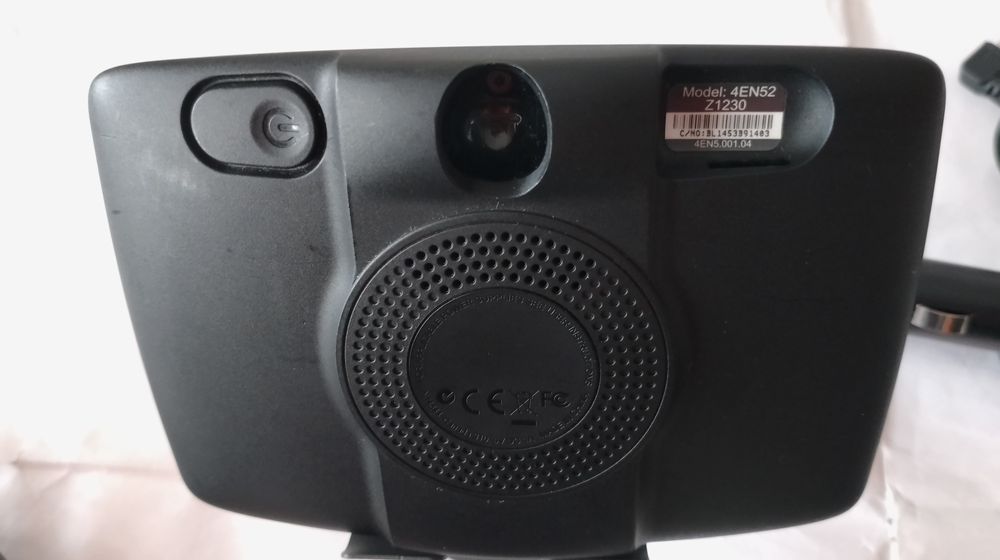 GPS Tomtom 4EN52 -slot card SD/încărcător micro USB