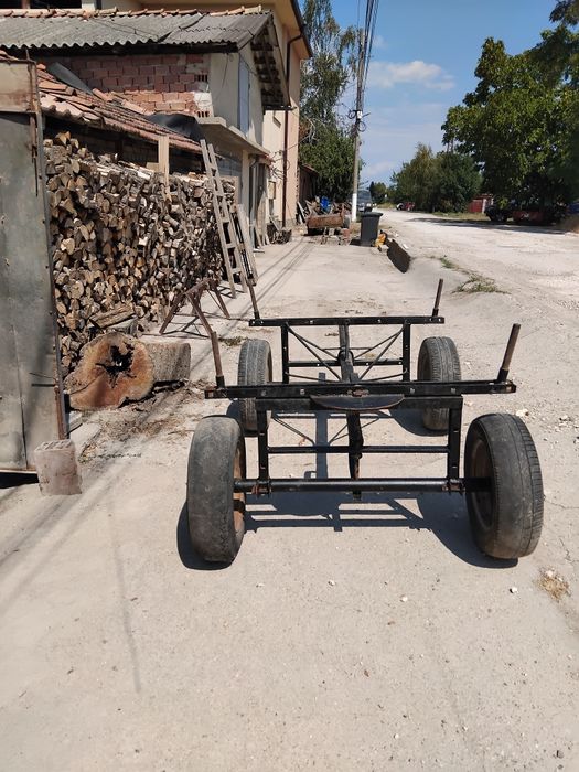 Продавам стара каруца