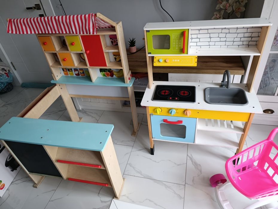 Дървена кухня и магазин + касов апарат, уреди з аготвене и продукти