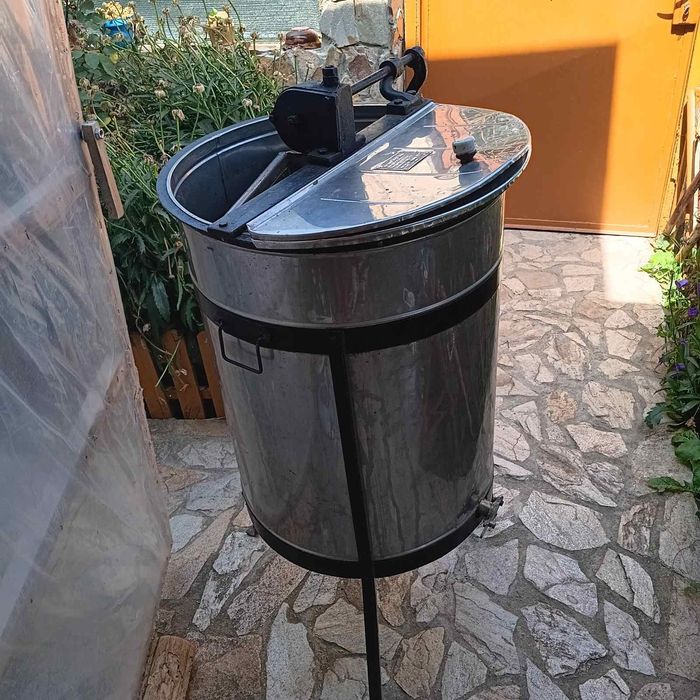 Центрофуга за мед