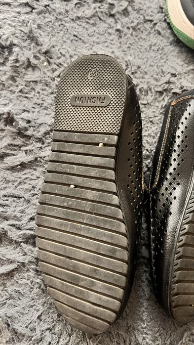 Продам туфли на мальчика.