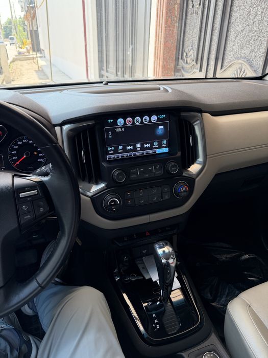 Trailblazer 20/21 qora kam yurgan tozza holati ideal