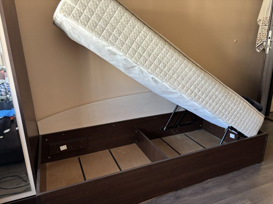 Ъглови легла 2 бр с повдигащ механизъм