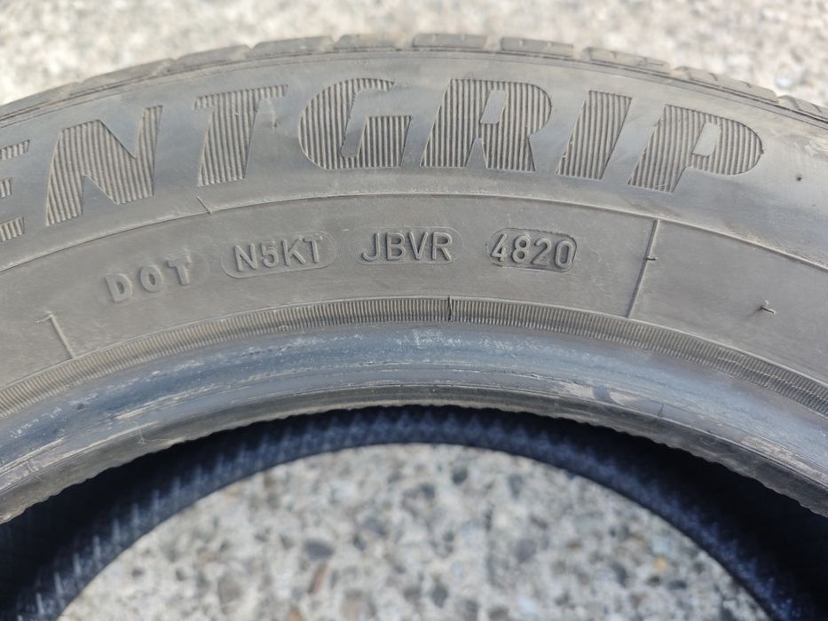 Anvelope 4 bucăți 300 lei  215/60/r17