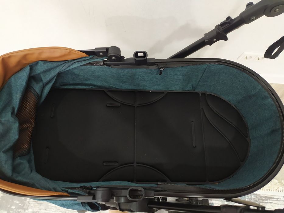 Продам новую коляску