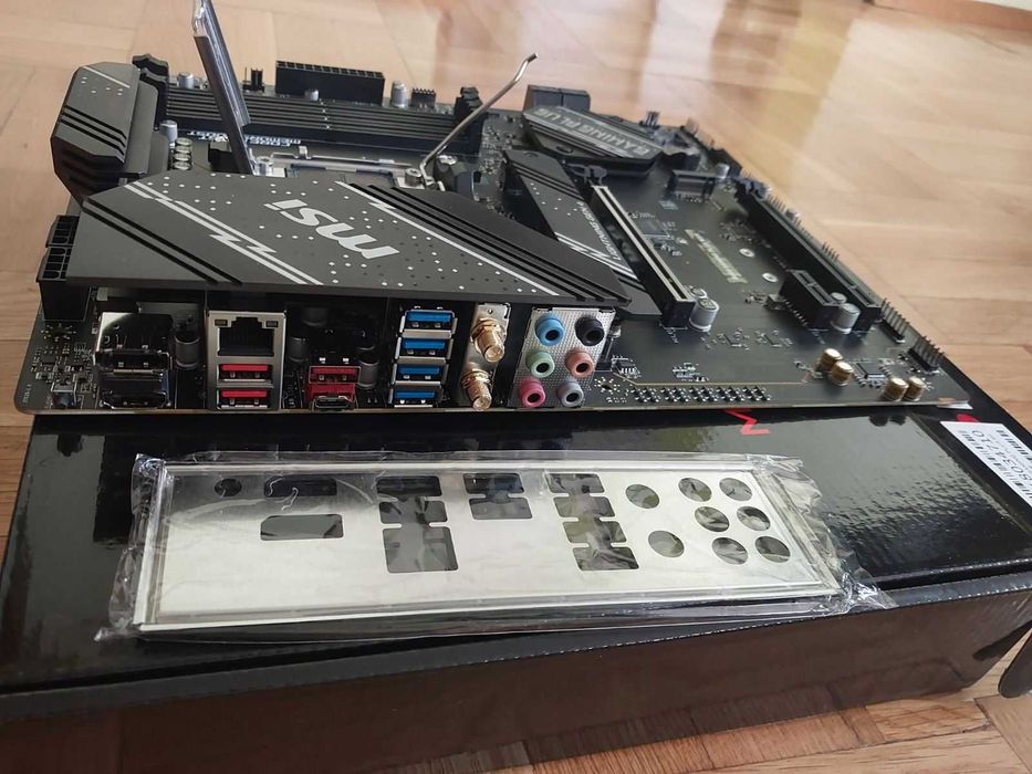 AMD Ryzen 5 7600 + MSI B650 Gaming Plus Wi-Fi