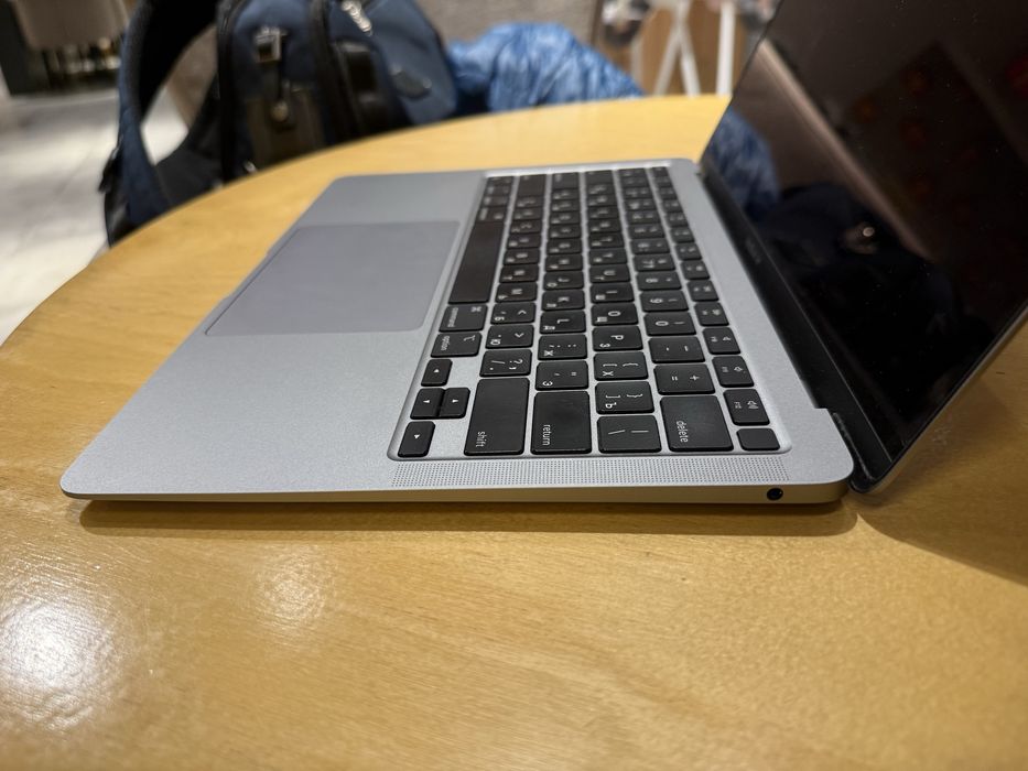 MacBook Air M1 8/256 95% в идеале (торг)