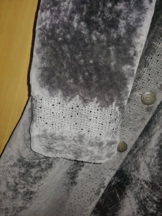 Продам женскую шубу.