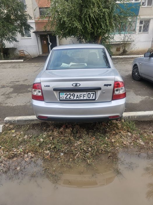 Продам автомобиль лада приора2 2013год