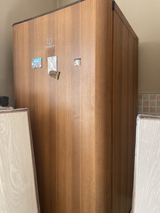 Холодильник indesit
