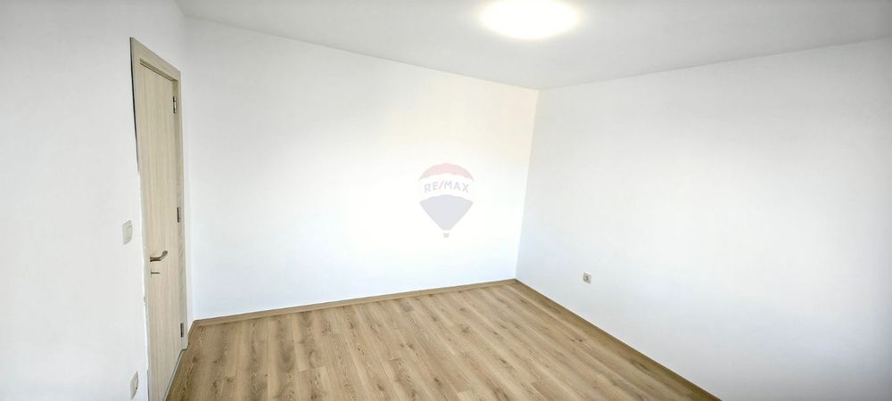 Продава се Тристаен апартамент в Варна, Владислав Варненчик - 61 кв.м за 1069 €/кв.м - Снимка #11