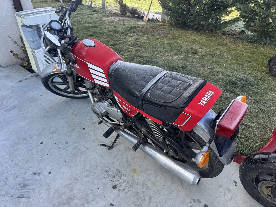 Motocicleta Yamaha 250 2 pistoane defecta