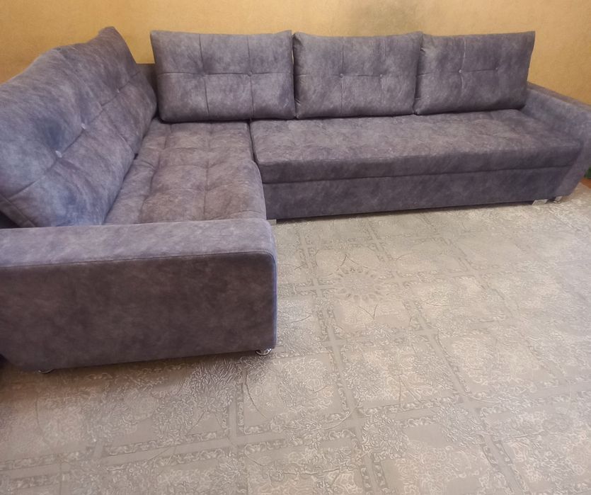 Продаётся угловой диван. Размер 2,80х1,60 м.